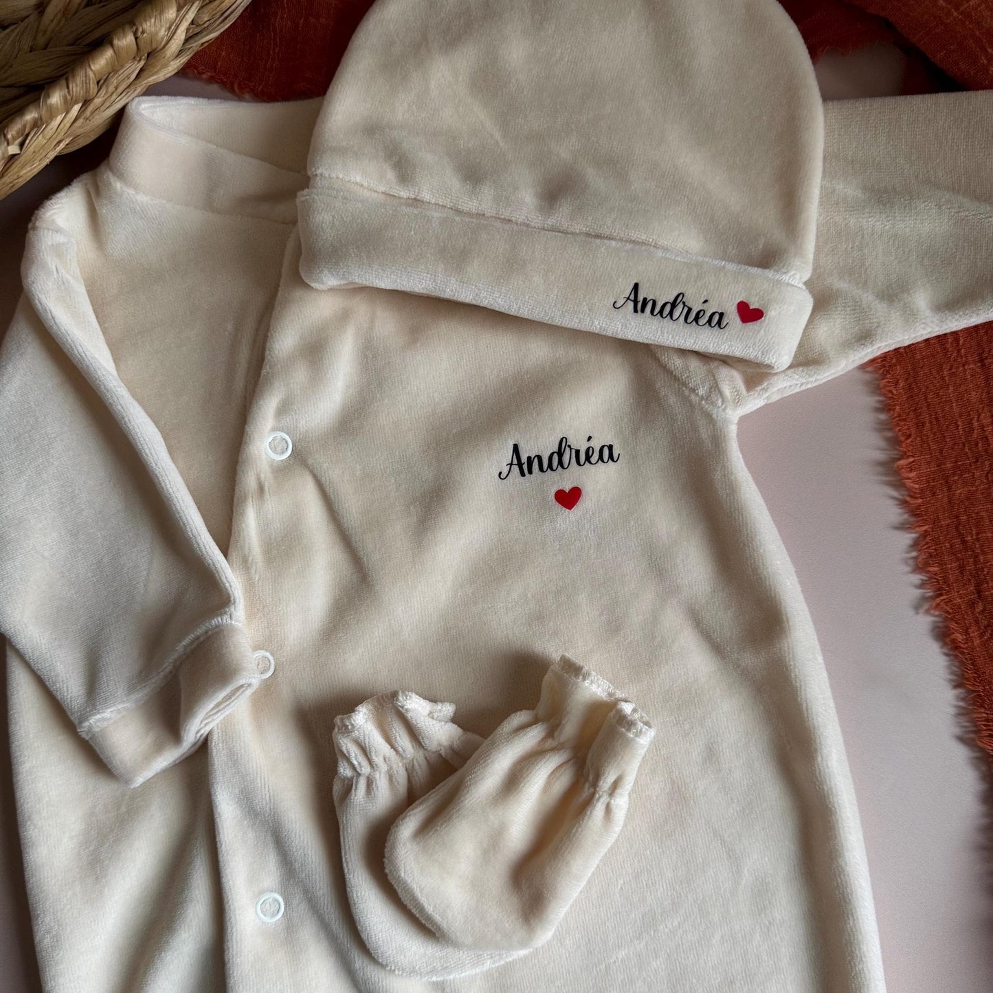 Tenue de naissance personnalisée velours beige bébé – Ensemble 3 pièces en velours beige