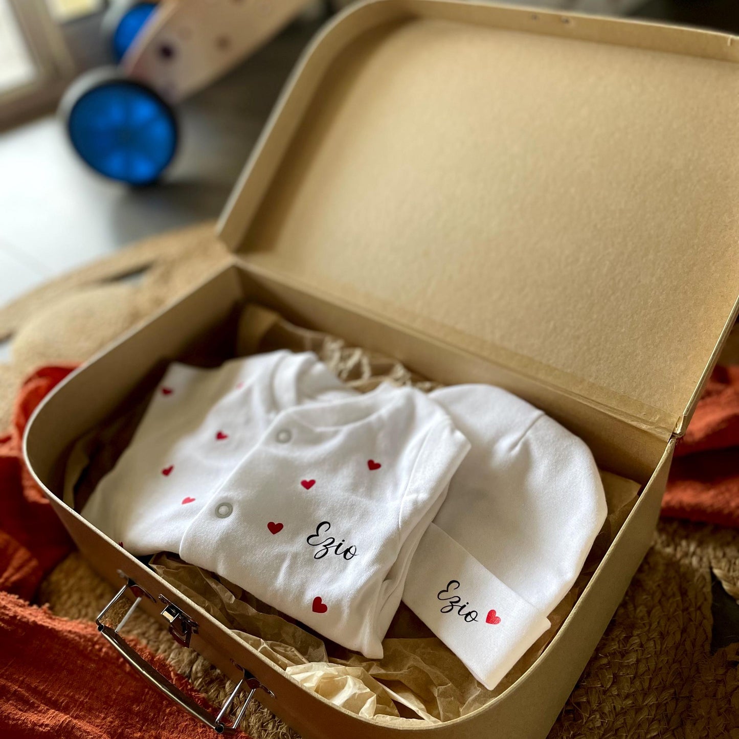 Box Naissance Personnalisée - Coffret Naissance Bébé Personnalisé - Cadeau Naissance Fille ou Garçon - Box Mille et Un Cœurs