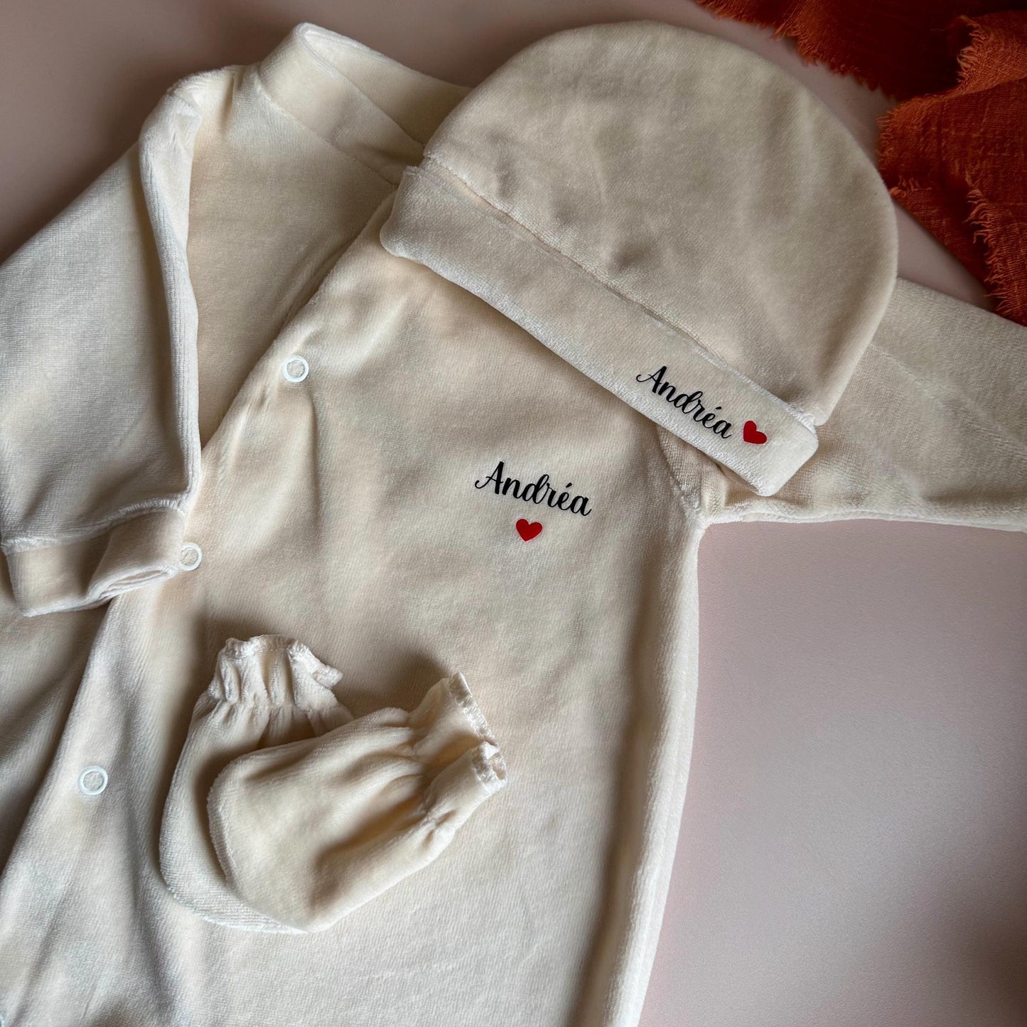 Tenue de naissance personnalisée velours beige bébé – Ensemble 3 pièces en velours beige