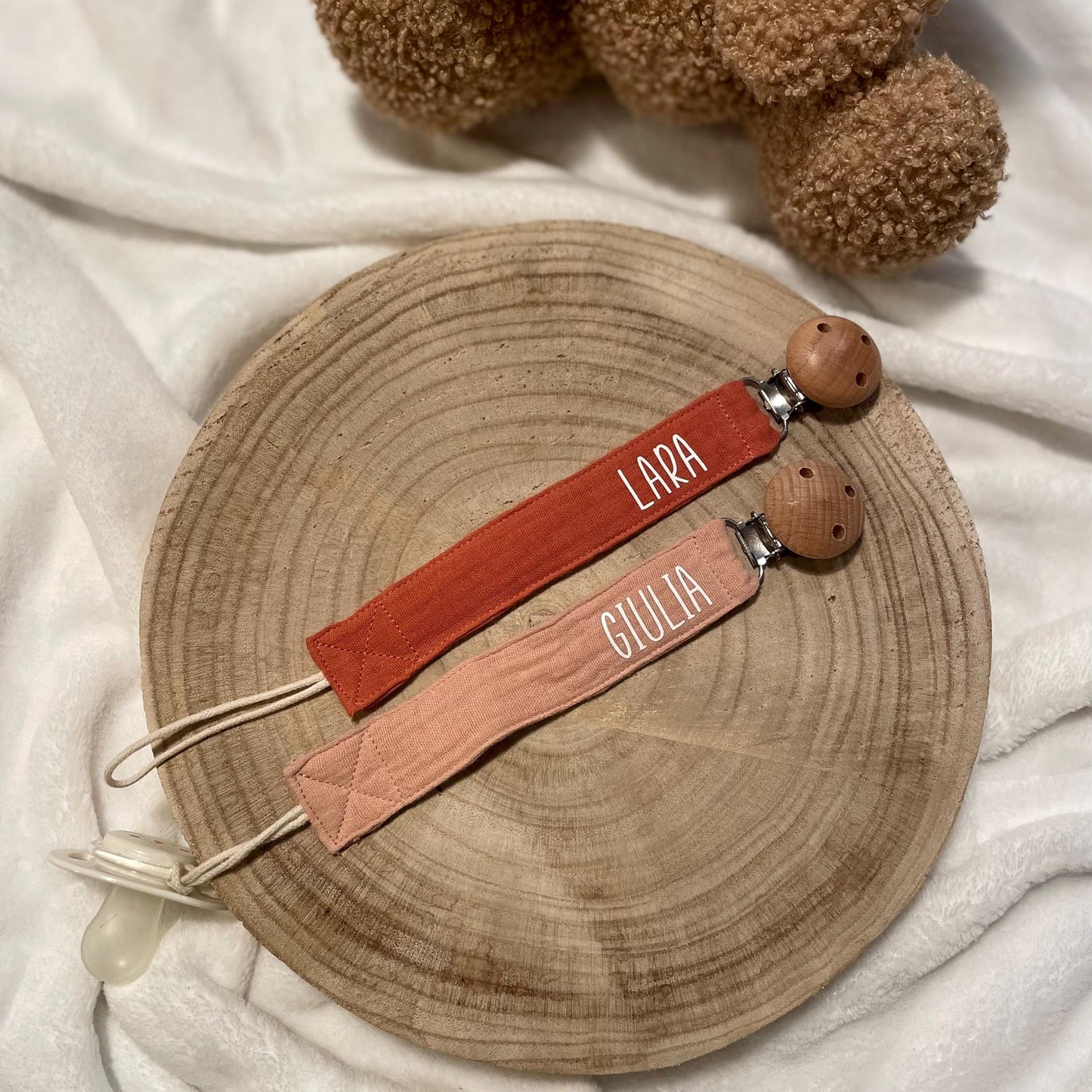 Attache tétine bébé personnalisée en gaze de coton - Cadeau naissance - Clip bois