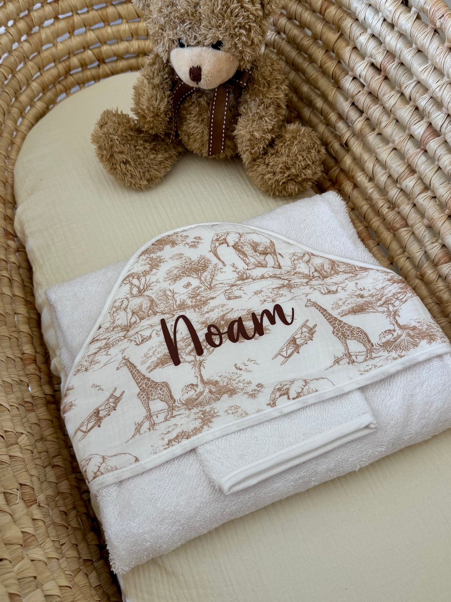 Cape de bain bébé personnalisée safari - Sortie de bain bébé en gaze de coton motif safari