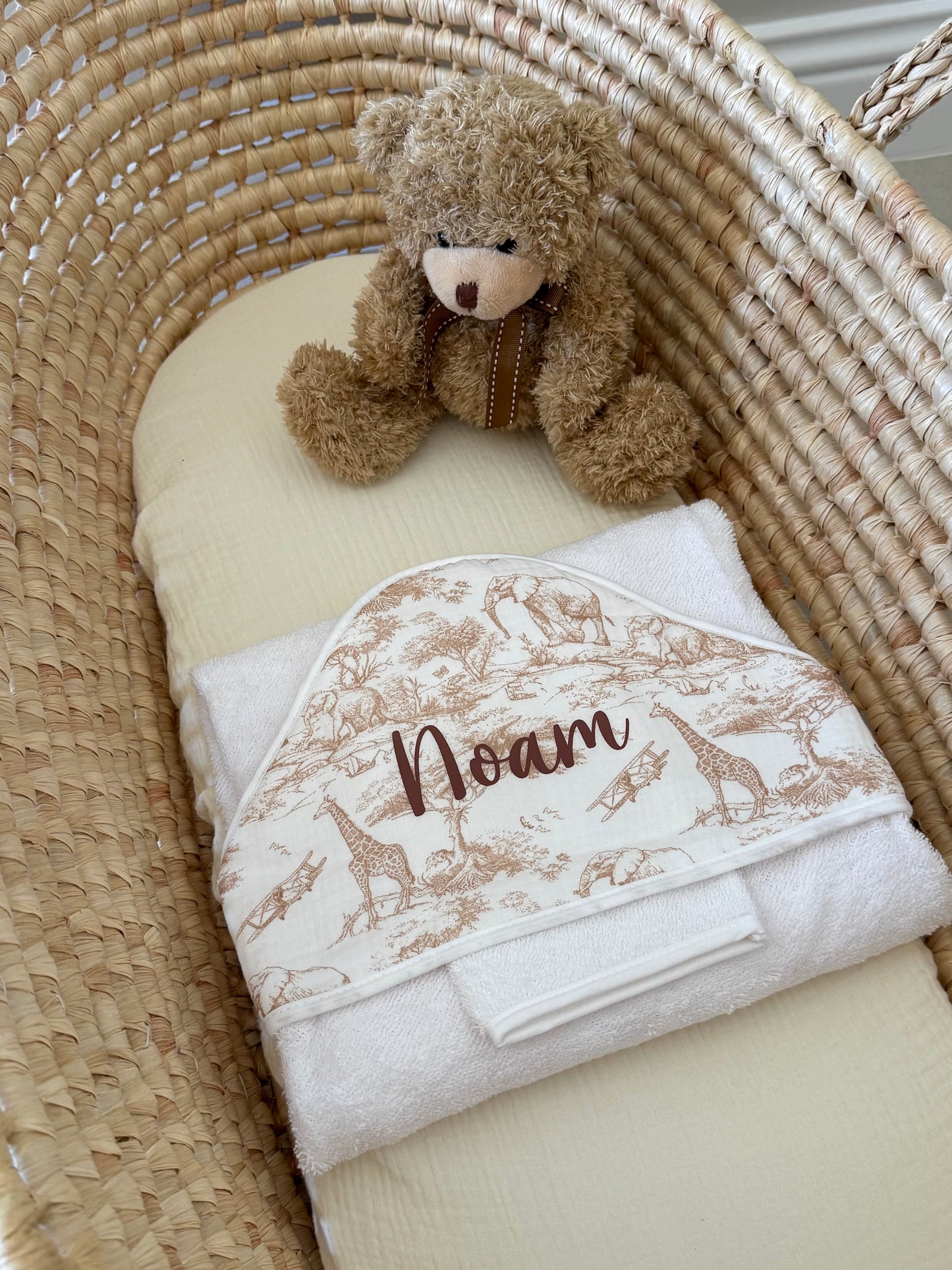 Cape de bain bébé personnalisée safari - Sortie de bain bébé en gaze de coton motif safari